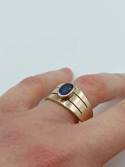 Bague bandeau en or jaune 585°°ornée d'un...