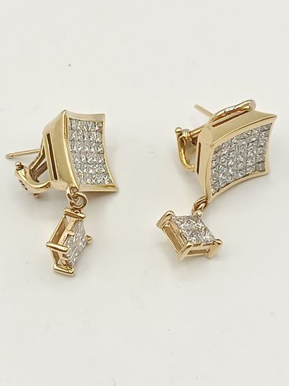 Paire de pendants d'oreilles en or 585°°...
