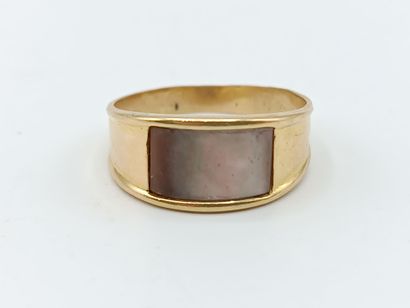 Bague bandeau en or jaune 750°° ornée d'un...