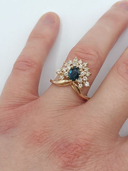 Bague en or jaune 585°°ornée d'un saphir...
