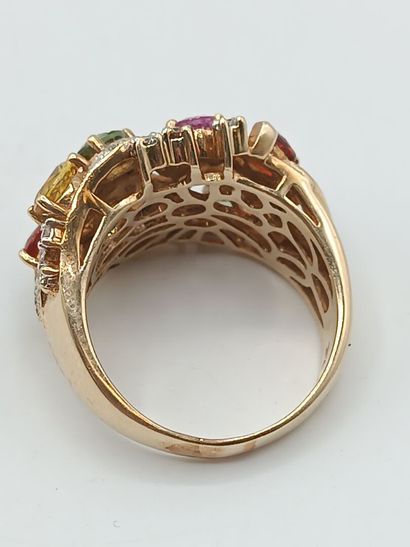 Bague en or jaune 585°°, chaton formant rubans...