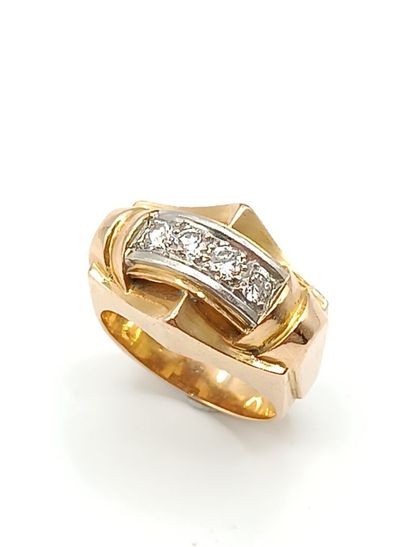 Bague tank en or jaune 750°° et platine 850°°
Le...