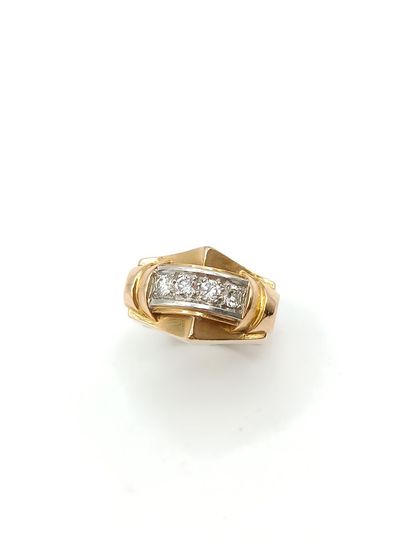Bague tank en or jaune 750°° et platine 850°°
Le...
