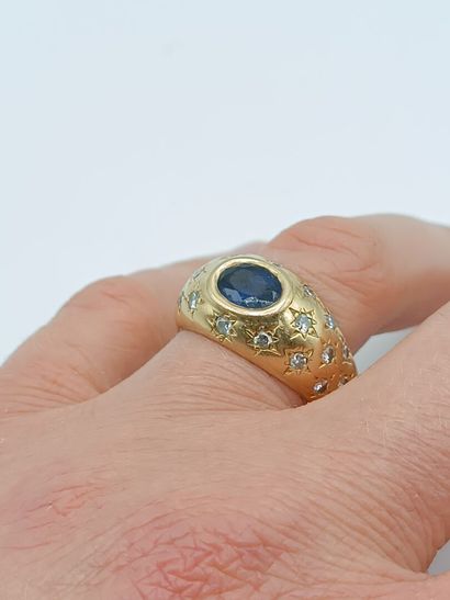 Bague jonc anglais en or jaune 750°° ornée...