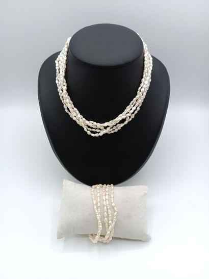 Parure comprenant un bracelet et un collier...