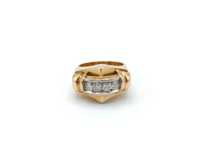 Bague tank en or jaune 750°° et platine 850°°
Le...