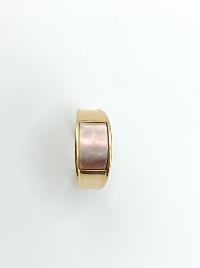 Bague bandeau en or jaune 750°° ornée d'un...