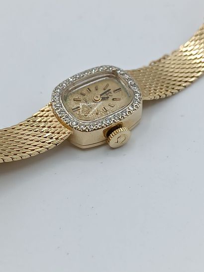 OMEGA, Suisse.
Montre de dame en or jaune...