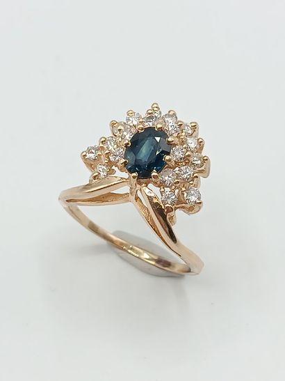 Bague en or jaune 585°°ornée d'un saphir...