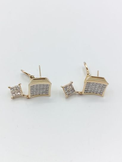 Paire de pendants d'oreilles en or 585°°...