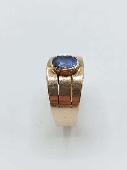 Bague bandeau en or jaune 585°°ornée d'un...