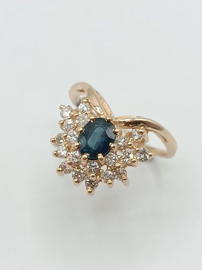 Bague en or jaune 585°°ornée d'un saphir...
