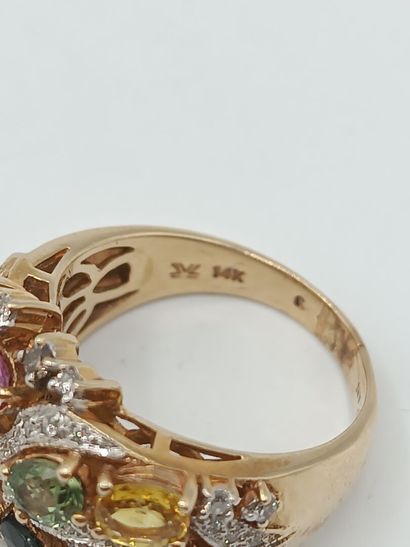 Bague en or jaune 585°°, chaton formant rubans...