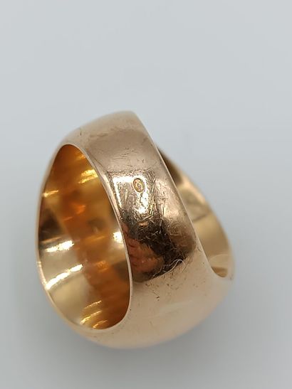 Bague jonc anglais en or jaune 750°°.
Le...