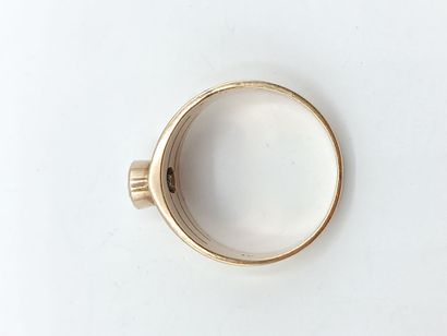 Bague bandeau en or jaune 585°°ornée d'un...