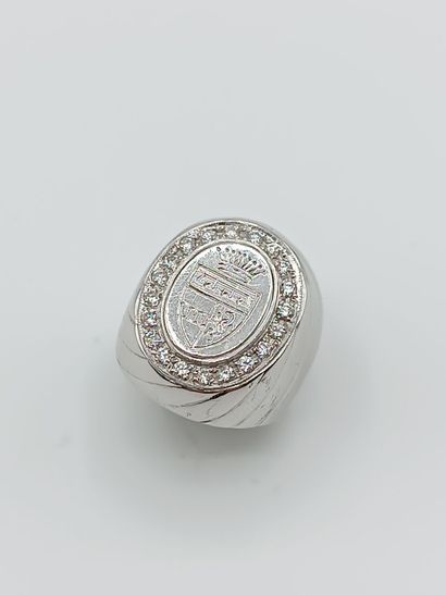 Bague chevalière jonc en or blanc 750°° ornée...