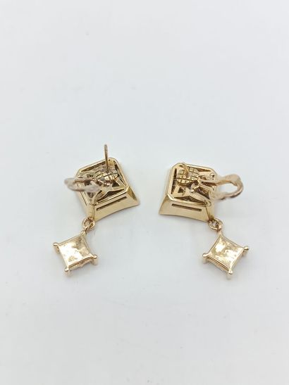 Paire de pendants d'oreilles en or 585°°...