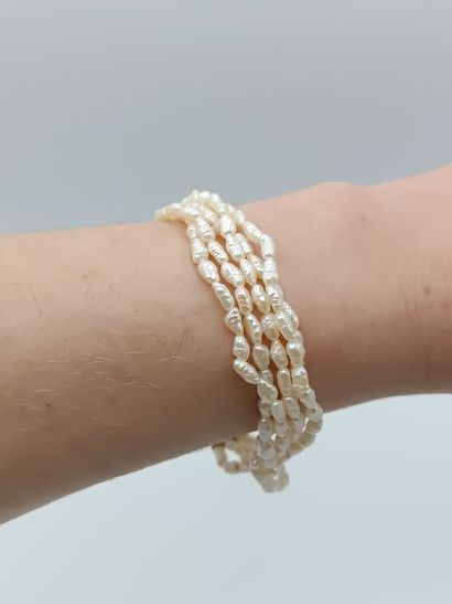Parure comprenant un bracelet et un collier...