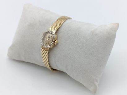 OMEGA, Suisse.
Montre de dame en or jaune...