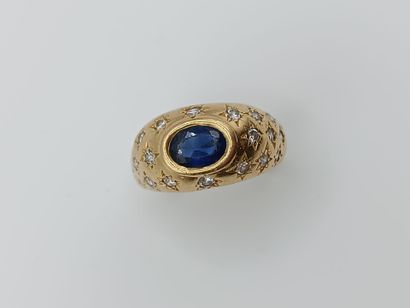 Bague jonc anglais en or jaune 750°° ornée...