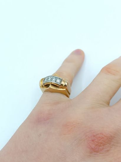 Bague tank en or jaune 750°° et platine 850°°
Le...