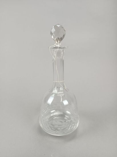 Carafe à vin ou à liqueur en cristal taillé.
Décor...