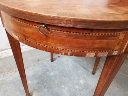 Guéridon ou table genre bouillotte en bois...