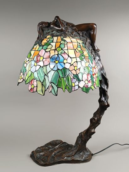 E. THOMASSON, d'après
Lampe en bronze figurant...