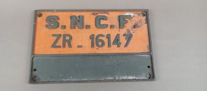 Plaque SNCF en métal patiné.
Marquée: 