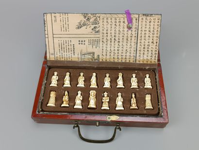 CHINE
Jeu d'échecs de voyage en laque et...