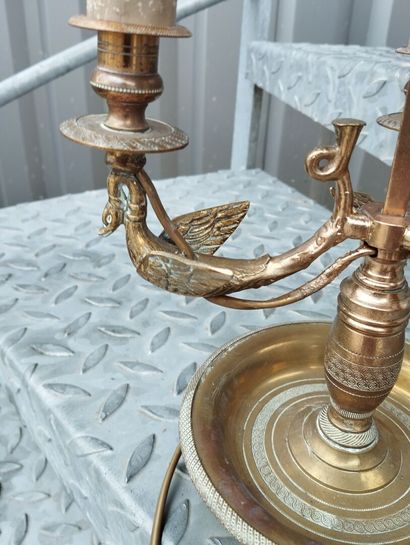 Lampe bouillotte en bronze doré à 3 bras...