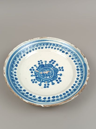 NORD
Assiette en faïence bleue et blanche....