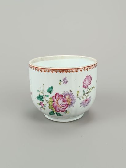 CHINE.
- Pot de forme cylindrique. Décor...