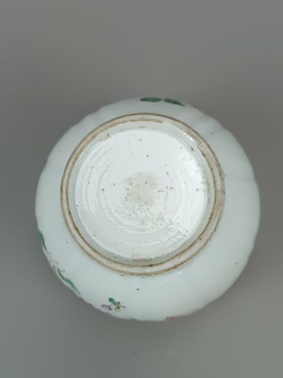 CHINE.
- Pot de forme cylindrique. Décor...