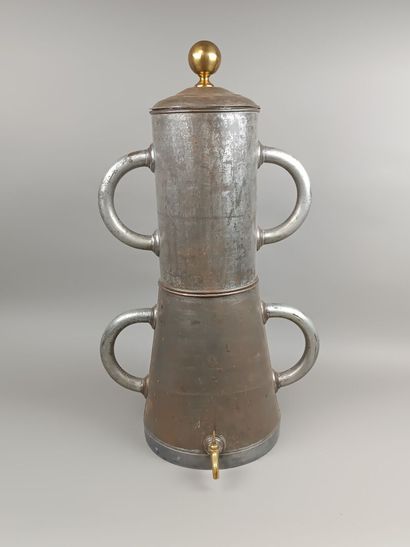 MILITARIA
Grande cafetière dite de tranchée,...