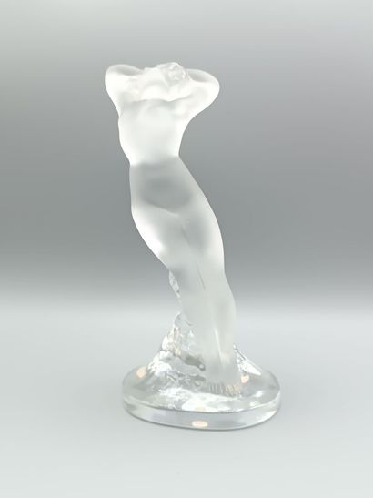 LALIQUE France, 
Sujet en cristal représentant...