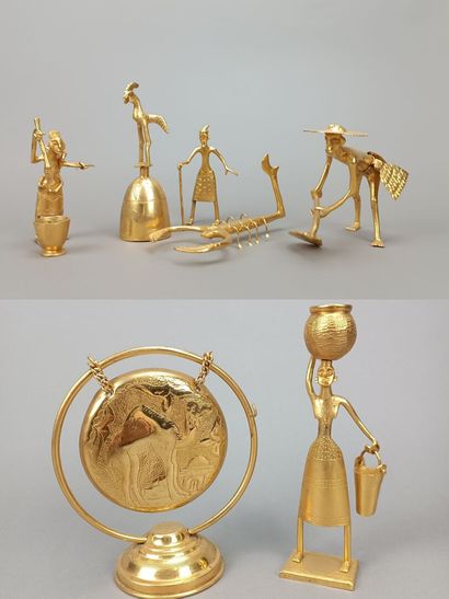 ART AFRICAIN
Lot de 7 sujets en métal doré...