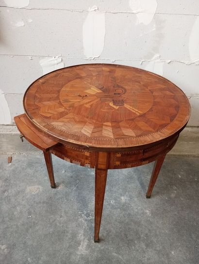 Guéridon ou table genre bouillotte en bois...