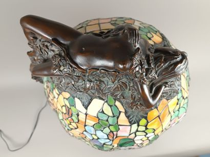 E. THOMASSON, d'après
Lampe en bronze figurant...