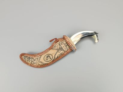 MONGOLIE
Petit couteau en corne, poignée...