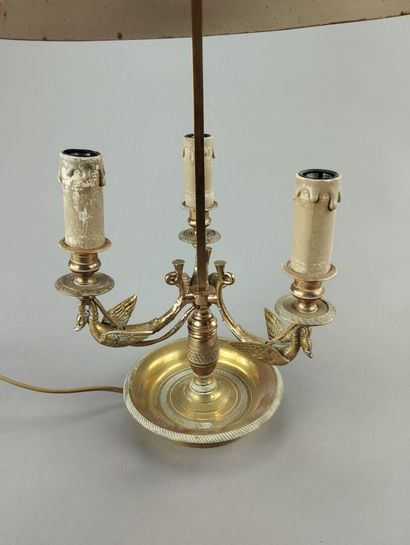 Lampe bouillotte en bronze doré à 3 bras...