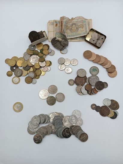 Lot de pièces démonétisées et billets, principalement...
