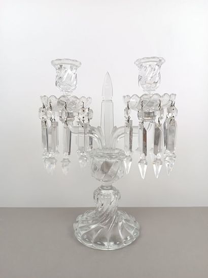 BACCARAT
Chandelier en cristal moulé constitué...