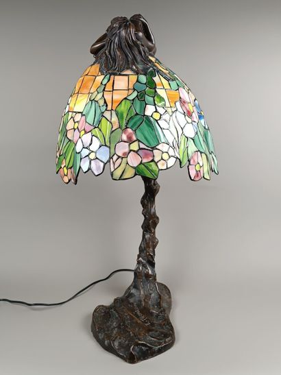 E. THOMASSON, d'après
Lampe en bronze figurant...