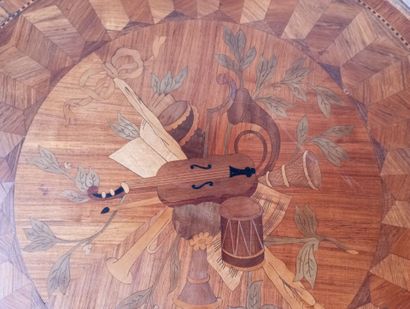 Guéridon ou table genre bouillotte en bois...