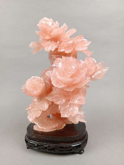 CHINE. 
Vase couvert en quartz rose.
Décor...