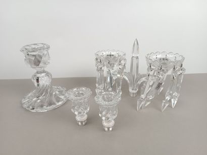 BACCARAT
Chandelier en cristal moulé constitué...