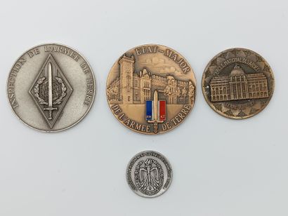 Lot de quatre médailles circulaire au sujet...
