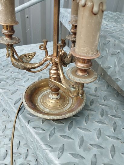 Lampe bouillotte en bronze doré à 3 bras...