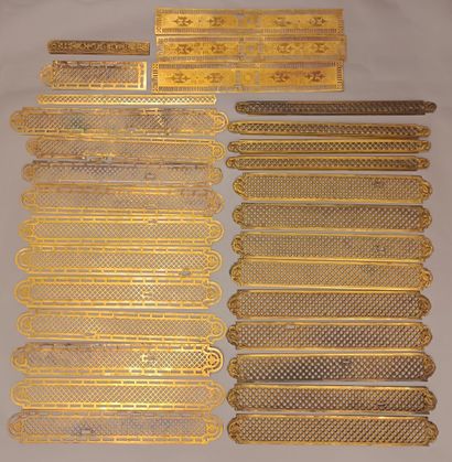 Lot de 28 plaques de propreté en bronze,...